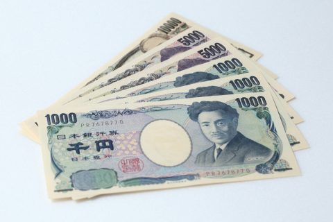 母が引っ越し業者の方にお礼で3000円ずつ渡していました。すでに引っ越し代は払っていても「お礼」として払う必要があるのですか？