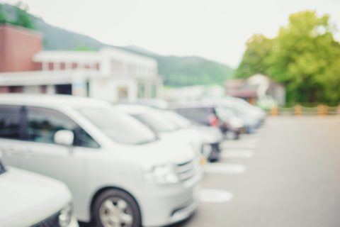 東京23区内に住んでいると「ベンツ」「ポルシェ」など高級車をよく見かけます。都内で車持ちは勝ち組なのでしょうか？