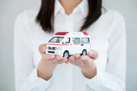 先日「救急車」を呼んだら「選定療養費」を7700円請求されました。原則無料ではなかったのでしょうか？