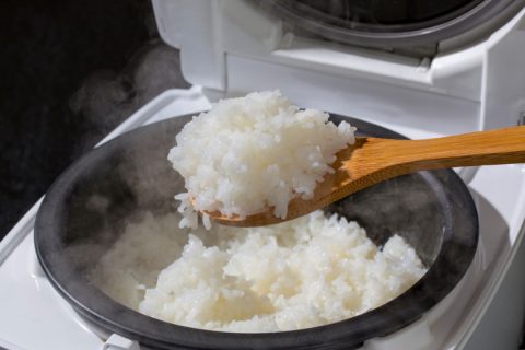 同じ炊飯器を「7年」使っていますが、寿命ってあるのでしょうか？炊飯に「最短48分」かかるなら最新型に買い替えたほうがいいですか？