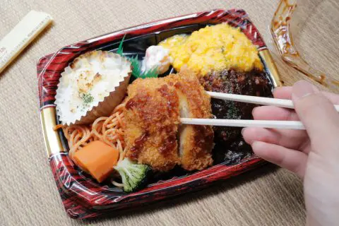 毎日お弁当を作っていますが、おかずはすべて「冷凍食品」です。いっそ「一食500円」かかったとしても、コンビニ弁当のほうが“良コスパ”でしょうか？