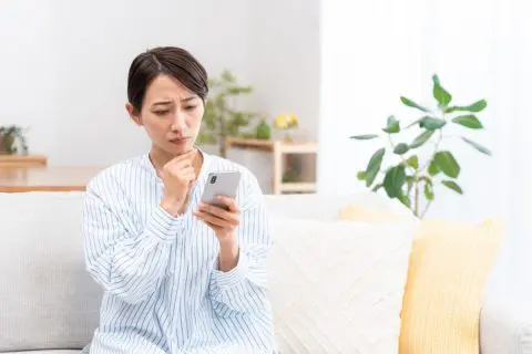 旦那が定年まであと10年の50代主婦です。定年退職後、生活費はどのくらいを見込んでいたら良いですか？今は会社の借り上げ社宅で暮らしています。