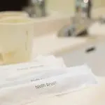 ホテルのロビーに「ご自由にお持ちください」とアメニティが！ シャンプーやお茶などを“余分”にもらっておきたいのですが、問題ないでしょうか…？