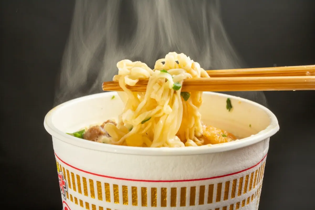 部長の昼食がいつも「カップ麺＋おにぎり」です。「ランチ代500円」の私とあまり変わらないのですが、昇進してもあまり余裕はないのでしょうか？