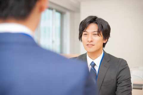 30代会社員、失業手当をもらいながら就活して、早い段階で再就職が決まりました。しかし、前の会社より給与が低いのですが、何かもらえる制度はありますか？