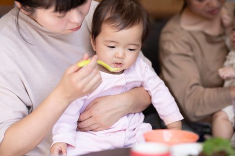 1歳の息子のために、ファミレスに手作りご飯を「持ち込み」したいです。これってマナー違反でしょうか？