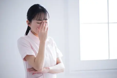 「看護師」の友人が「毎日大忙しだ」と嘆いていました。忙しい分「高収入」なのでしょうか？