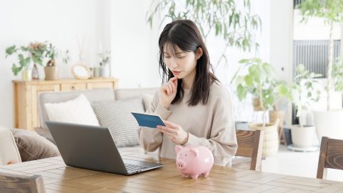 マイナンバーカードは預貯金口座とひも付けしなければならないのですか？ 「預貯金口座管理法」が施行されたのを見て気になりました。