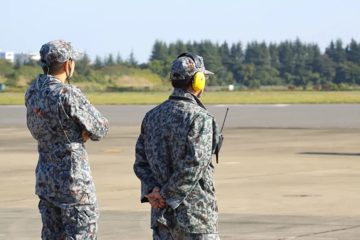 友人の夫は「自衛官」で、たまにしか家に帰ってこないそうです。業務が大変そうですし、それだけ高い「給料」をもらっているのでしょうか？