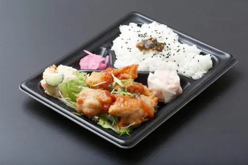 一人暮らしの同僚は毎食「コンビニ弁当」です。「光熱費もかからないから、作るより安上がり」と言っていますが、そんなことないですよね？