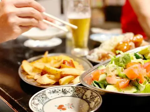 居酒屋で「料理＋水だけ頼む」のはNG？ お酒が飲めず「食事目当て」なのですが、あまり利益にならないでしょうか…？