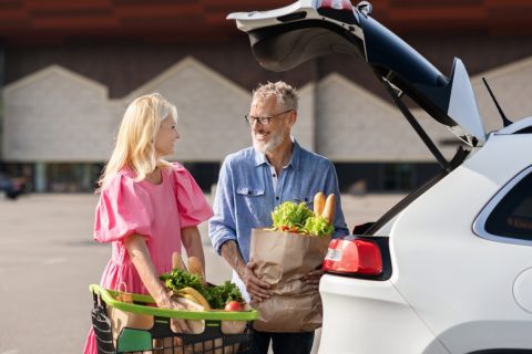 両親が安いスーパーで買い物すると言って、車で30分かけて買い物に行きます。ガソリン代もかかりますし、本当に節約になっているのでしょうか？