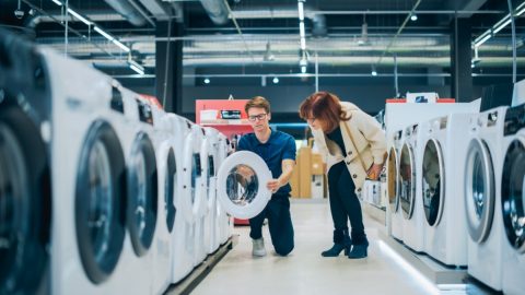 家電量販店で値引き交渉しようとしたら「メーカー指定価格なのでお値下げできません」と言われました。値引きしてもらえない商品もあるのでしょうか？