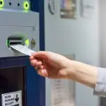 車をコインパーキングに3時間駐めたら「5400円」も請求されました！最大料金の「2000円」だと思っていたのですがなぜでしょうか…？