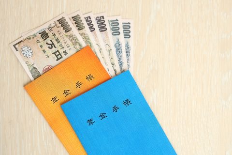 定年が近い50代です。将来の年金額が気になり調べたら、大学時代に年金の未納があり満額ではありませんでした。今からでも払えますか？