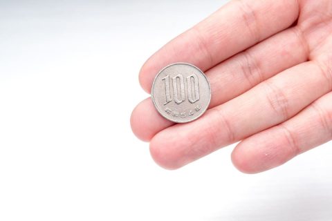 最近ネットで「100円投資」を始めました。正直“メリット”を感じないのですが、やはり金額を増やすべきでしょうか？