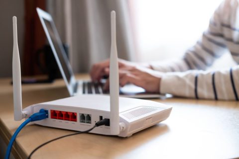 Wi-Fi付きアパートに越しましたが、調子が悪いので「挿すだけWi-Fi」を契約したいと思っています。手軽ですが、問題なく使えるのでしょうか…？