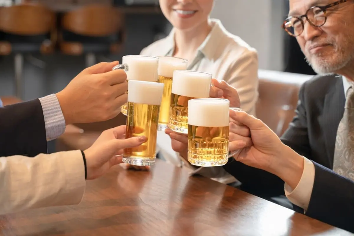 私の夫は節約家で、めったにお酒を飲みません。日本のサラリーマンは「華金」にどれだけ「お金」を使っているの？