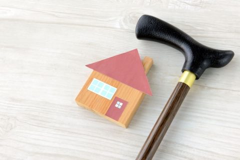 来年定年を迎える父が「住宅ローン」を完済！「もう住居費はかからないし、貯金と退職金合わせて3000万円あるから」と言っていますが、老後は大丈夫でしょうか？