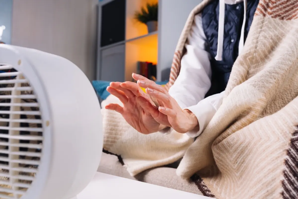 電気代が厳しすぎる我慢の冬が到来…。子ども部屋は「エアコン一台」よりも「電気毛布」のほうが節約できるでしょうか？