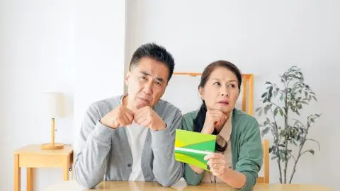 「子どもにお金で世話になりたくない」という60歳の父。貯金は300万円ですが、援助なしで老後の生活ができるのでしょうか？