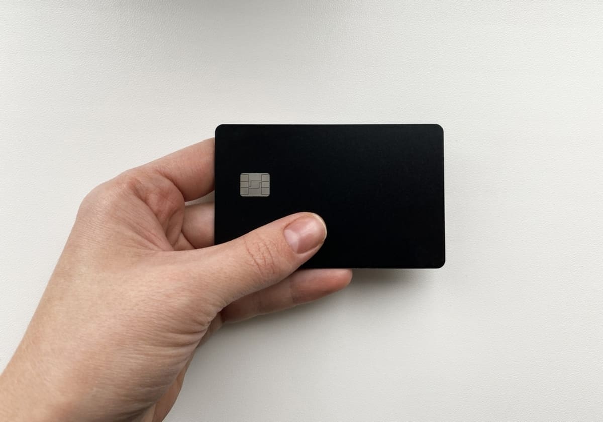 彼氏が「ブラックカード」でお会計しているのを目撃…！お金持ちが使っているイメージですが、誰でも使えるのでしょうか？|ファイナンシャルフィールド|﻿クレカ