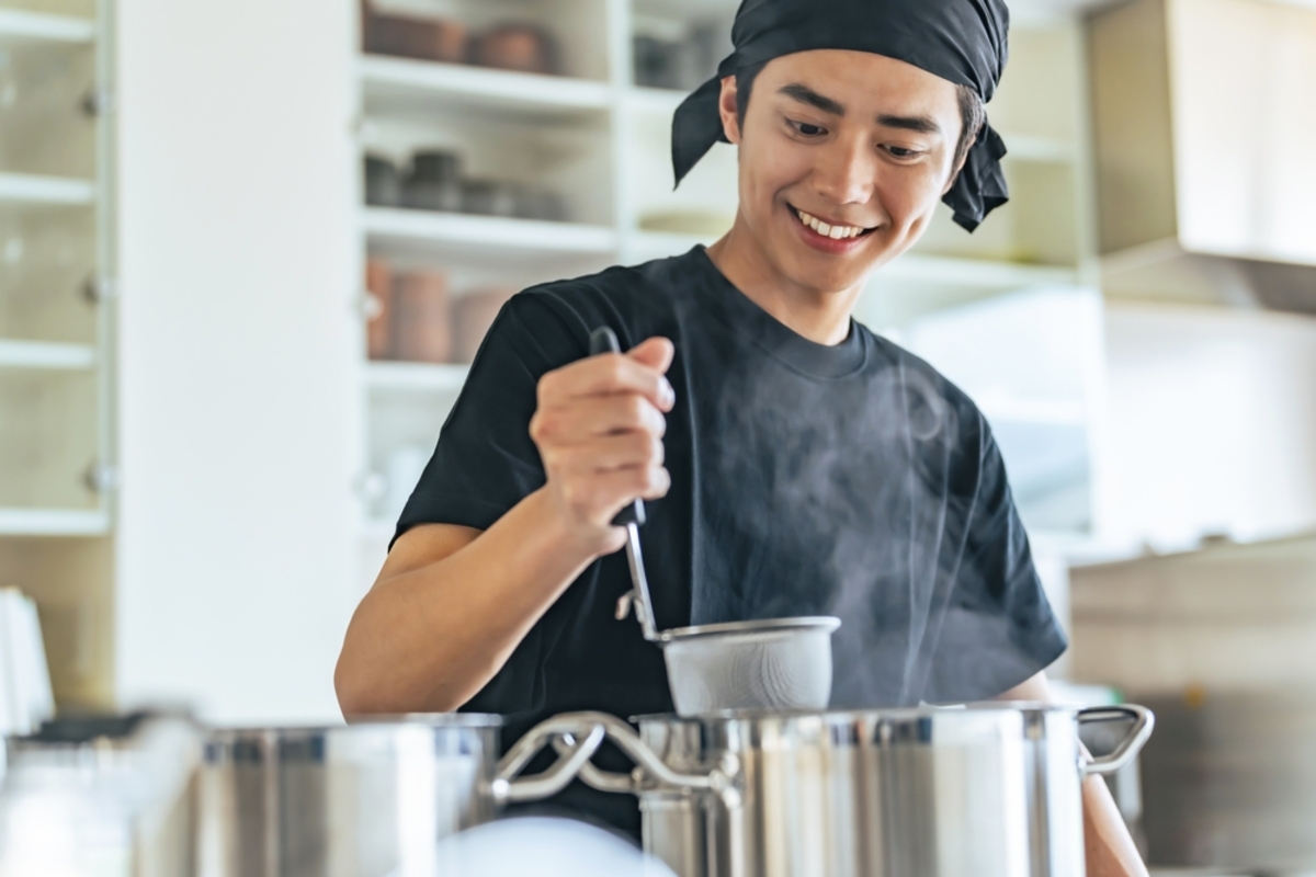 料理が趣味で土日は半日以上料理に費やしています。土日に3時間ずつガスを使用している場合、ガス代はどのくらい上がっているのでしょうか？