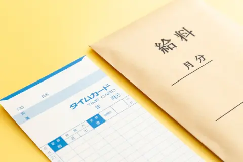 「公務員」の初任給は大抵の場合「民間の初任給」より低いそうですが、40代50代になっても民間より低いままなのでしょうか…？