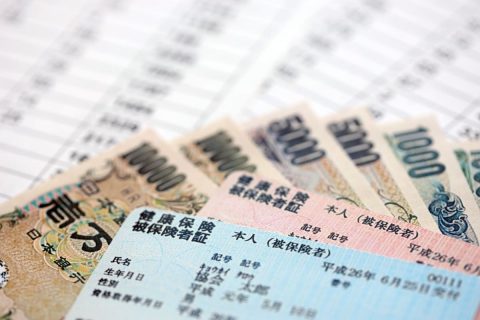 マイナ保険証の移行で「資格情報のお知らせ」が届いた！「資格確認書」も届くらしいけど、どちらも病院で使えるの？ それぞれの違いを解説