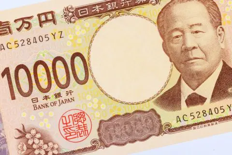 財布にいれていた1万円札の端っこが破れてしまいました…。お札が破れたら「交換できる」という意見と「交換できない」という意見を見ました。実際は交換できるのでしょうか？