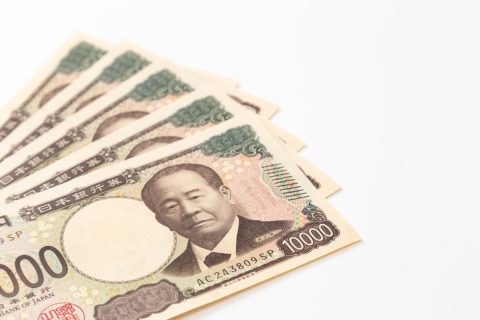 定年後も働く予定ですが、友人は「月5万円くらい稼げればよい」と言っています。年金と合わせれば十分に生活していけるものなのでしょうか？