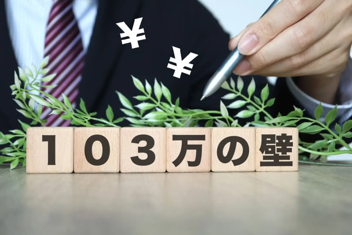 扶養内パートで働いているけれど、年収が「103万円」を超えそうに！ 会社に「手渡しにすれば大丈夫」と言われましたが、本当に問題ないのでしょうか…？