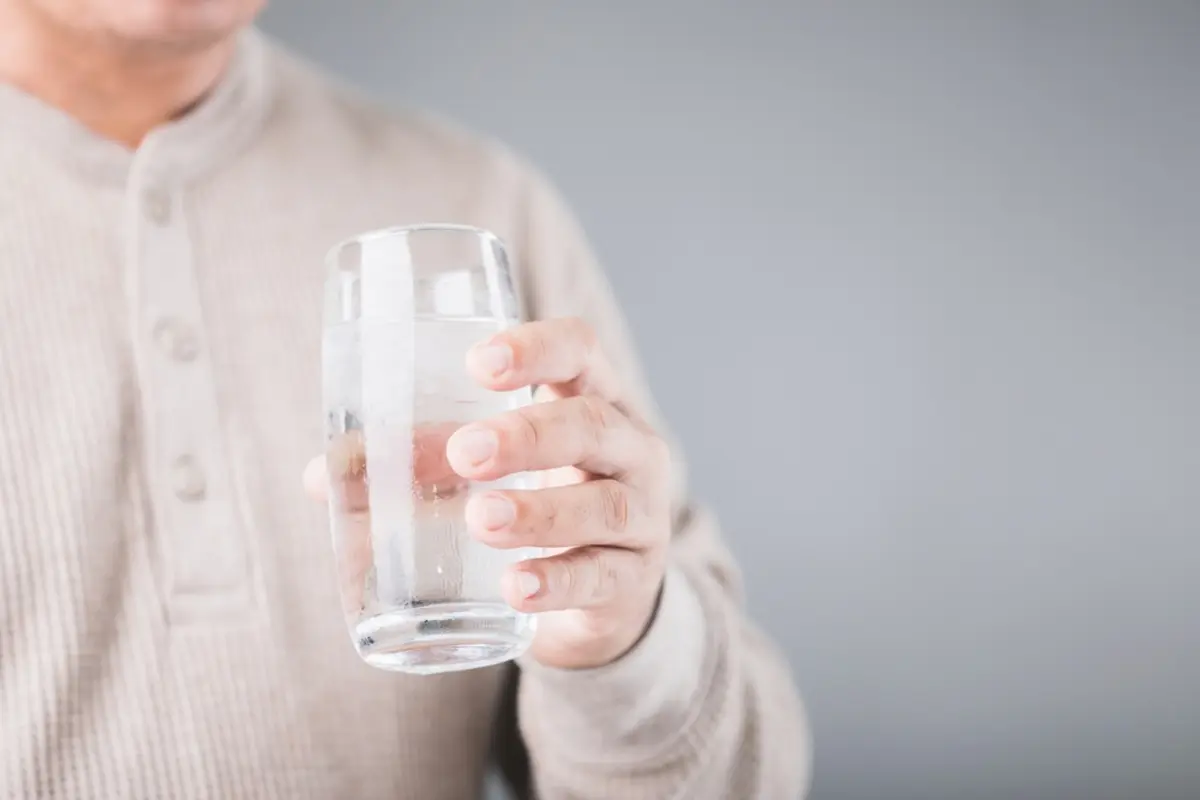 水道水が硬水の国では、水を買って飲むこともあるようです。日本の水道水は安全といわれているにもかかわらず、なぜ飲料水を購入するのでしょうか？