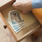 タンス預金がついに「300万円」に!不安なので、銀行で「複数の口座」に分けて預けようとしたら口座開設を断られてしまいました。なぜでしょうか?