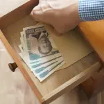 タンス預金がついに「300万円」に！不安なので、銀行で「複数の口座」に分けて預けようとしたら口座開設を断られてしまいました。なぜでしょうか？