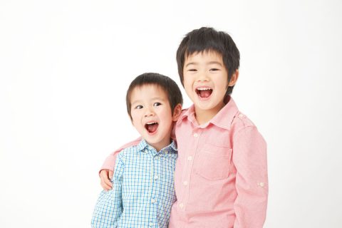 来年度から「多子世帯」は大学無償化の所得制限が撤廃！ わが家は「子ども2人」なら関係ない？ 3人未満でも“無償化”になるケースとは