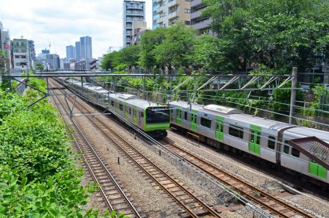 電車に乗るのが好きな友人。「お金かからない？」と聞いたところ「この前は4時間乗ったけど切符代は150円だったよ」との回答。どういうことでしょうか？