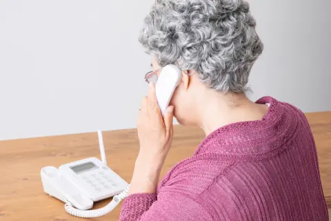 80代の母が勧誘の電話に出てしまうので「固定電話」を解約したいです。いまどきデメリットってあるのでしょうか？