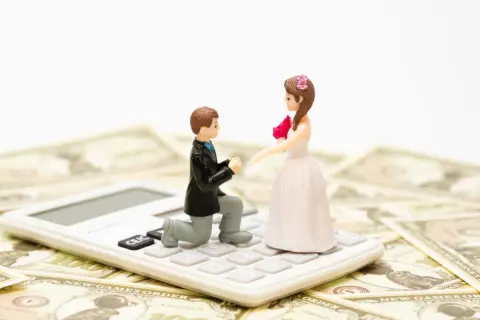 娘の結婚資金に「200万円」を渡したい！ 100万円以上だと「贈与税」がかかると聞いたのですが、どのくらいかかりますか？