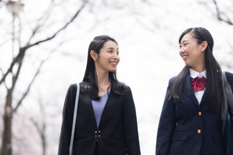 「将来は看護師か薬剤師になりたい」という高校生の娘。親としては「できるだけ長く働きやすい仕事をしてほしい」と思いますが、どちらがおすすめでしょうか？