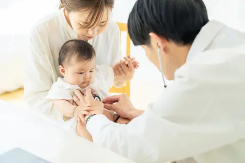 「子どもが1歳になるまで社会保険料が免除される」というニュースを見たのですが、実際はどれくらいの金額が免除されるのですか？
