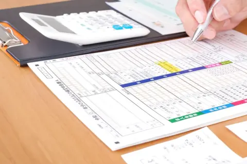 夫が中古品を安く仕入れてオンラインショップで販売する「せどり」を始めました。夫は「確定申告は必要ない」と言うのですが、せどりも利益が20万円を超えたら確定申告が必要ですよね？