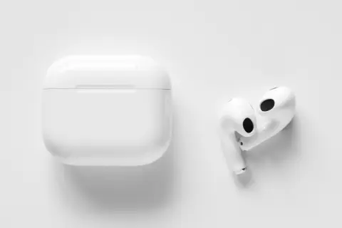国家公務員になれば、中学生の子どもへのプレゼントに「Air Pods Max」を購入できる？年収とプレゼントの相場を解説