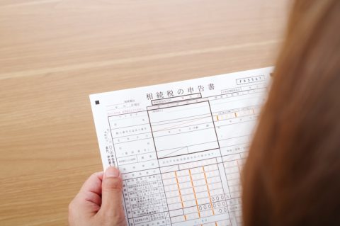 母が亡くなりました。母と私の2人とも貯金がないので「相続税」が払えないかもしれません。「物納」という制度があるそうですが、私でも使えるのでしょうか？