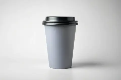 「やすいインスタントコーヒー」と「1杯200円のコーヒー」では、どちらがどれくらい「節約」になるのでしょうか？