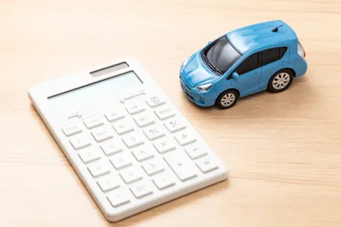 4人家族でトヨタの「ノア」に乗っています。気に入っているので次もノアにする予定ですが、現状の「ガソリン車」から「ハイブリッド車」にすると、どれくらいコストは変わりますか？