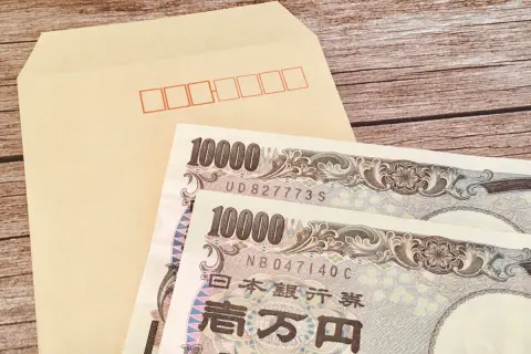 私は春から「新社会人」になるのですが、実家の親に「毎月3万円入れてほしい」と言われました。都内で一人暮らしを始めるためあまり余裕がないのですが、「実家への仕送り」は一般的なのでしょうか…？