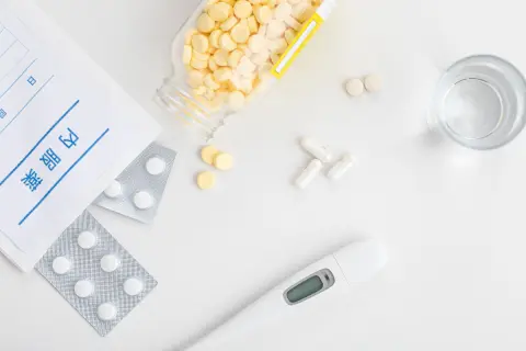 友人は「処方薬の方が安いから」とちょっとした風邪でも病院にかかっています。「診察代」などを考えたら「市販薬」の方が安いと思うのですが…。