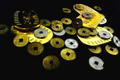 デパートに行ったら「古い貨幣買取中！」との告知が。「古い」と言っても何年前くらいのものなら買い取ってもらえるの？昨年変わった「旧紙幣」も売れる？