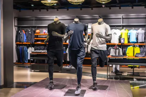 夫が今年の冬に買った「NIKE」のランニングウェアを「リサイクルショップで売ってくる！」と言って出掛けていきました…。数回着たものでも高く売れるのでしょうか？